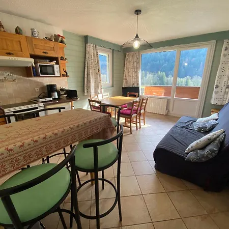 Au Centre Du Village Avec Balcon Et Parking - Fr-1-692-104 *